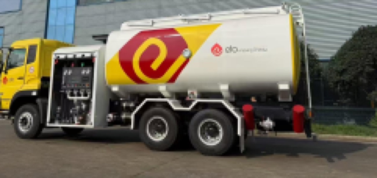 Aviation fuel refueller