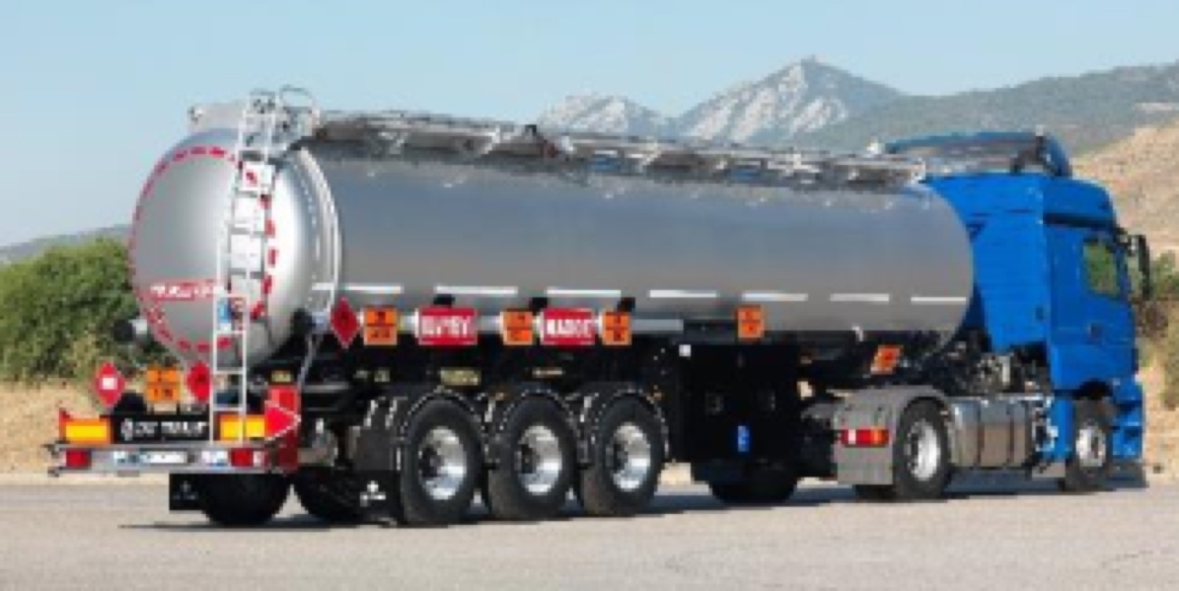 Aluminium fuel tanker on route